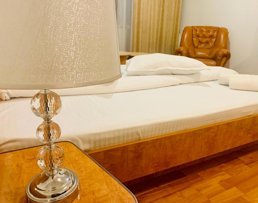 Hotel Green House Craiova Extérieur photo