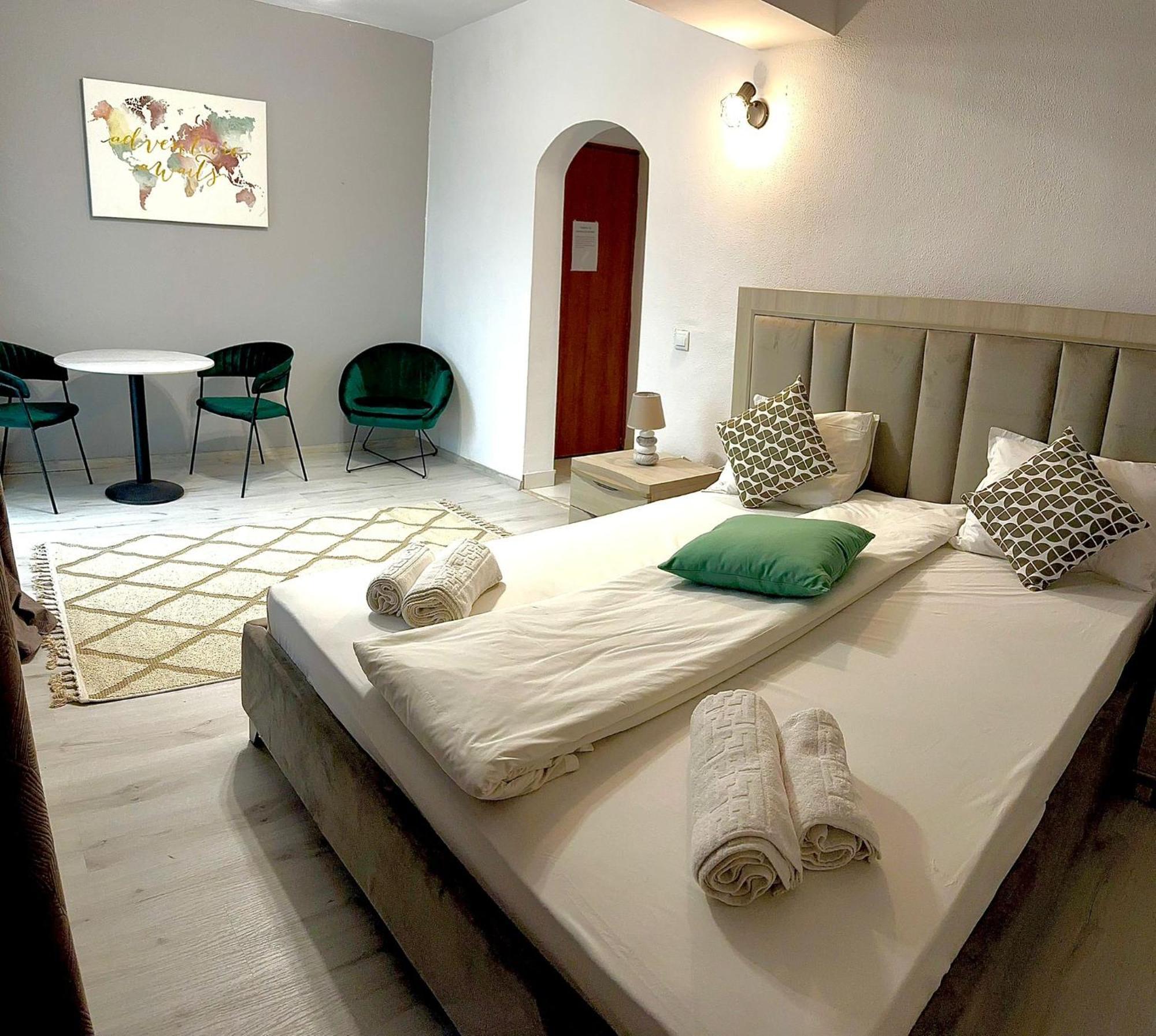 Hotel Green House Craiova Extérieur photo