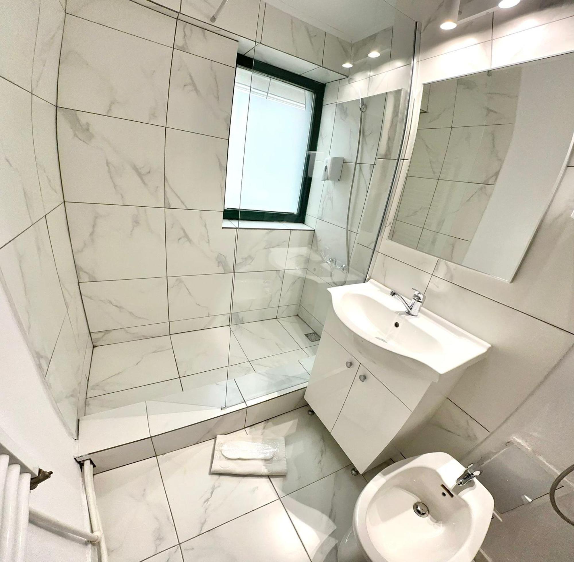 Hotel Green House Craiova Extérieur photo