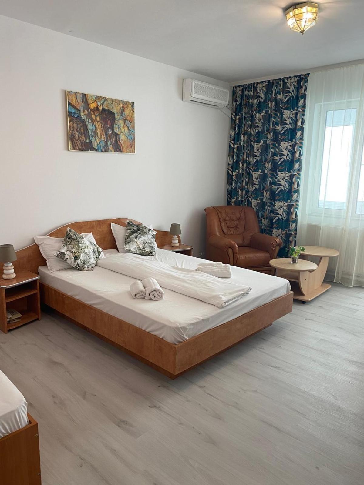 Hotel Green House Craiova Extérieur photo