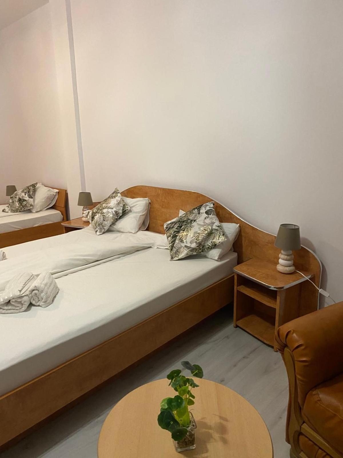 Hotel Green House Craiova Extérieur photo