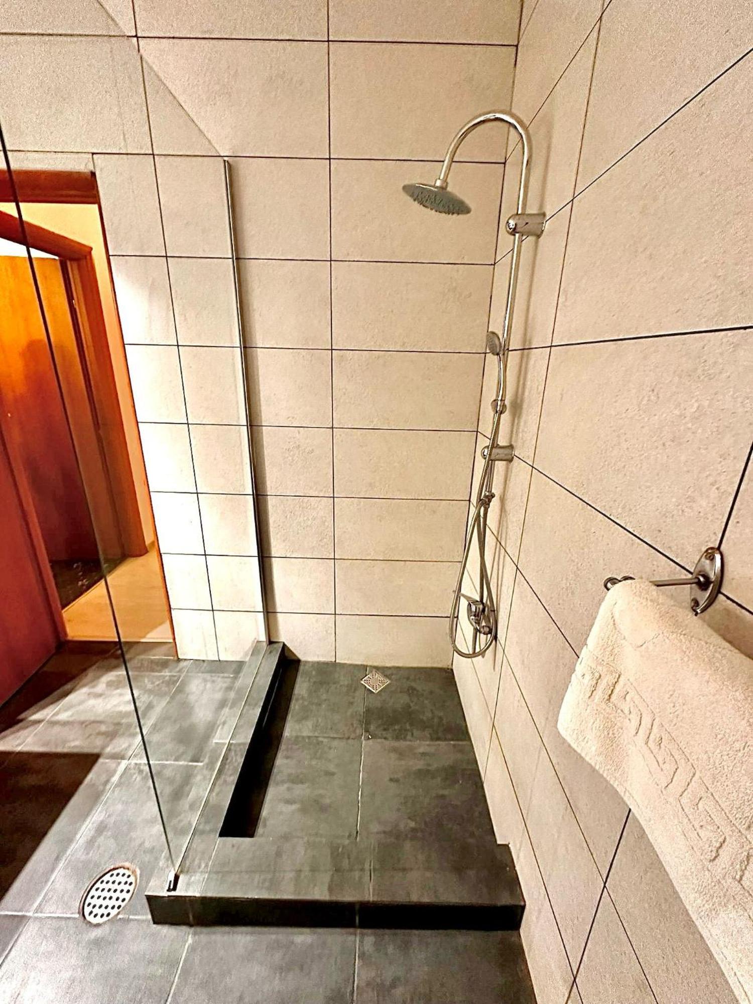 Hotel Green House Craiova Extérieur photo
