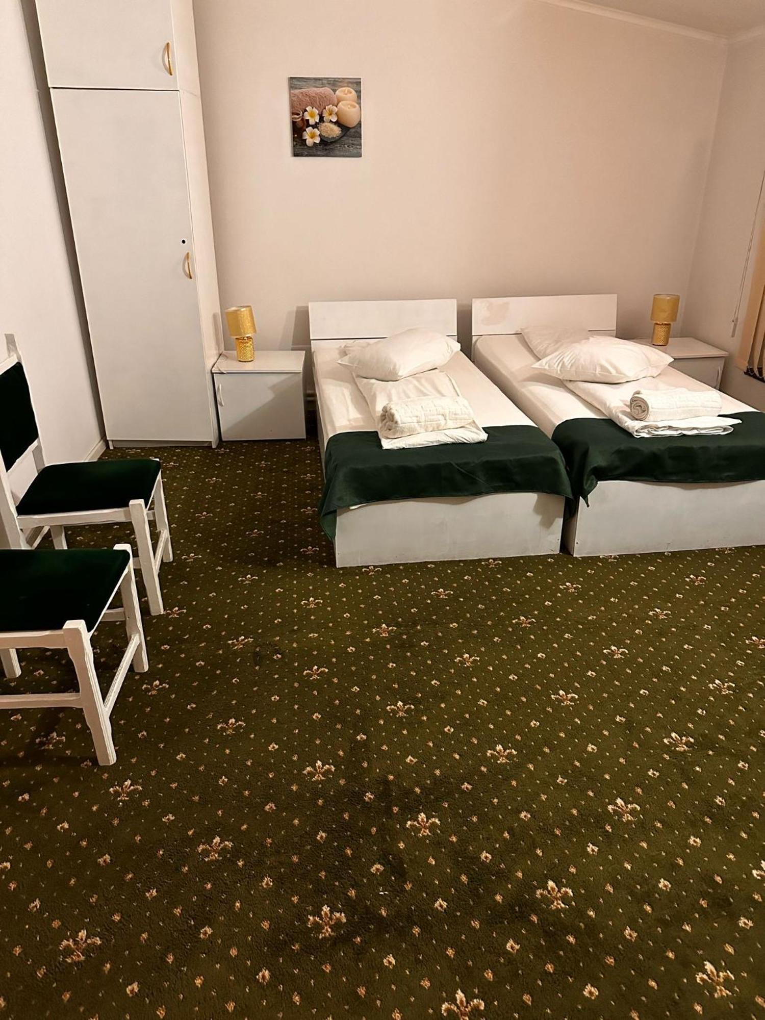 Hotel Green House Craiova Extérieur photo