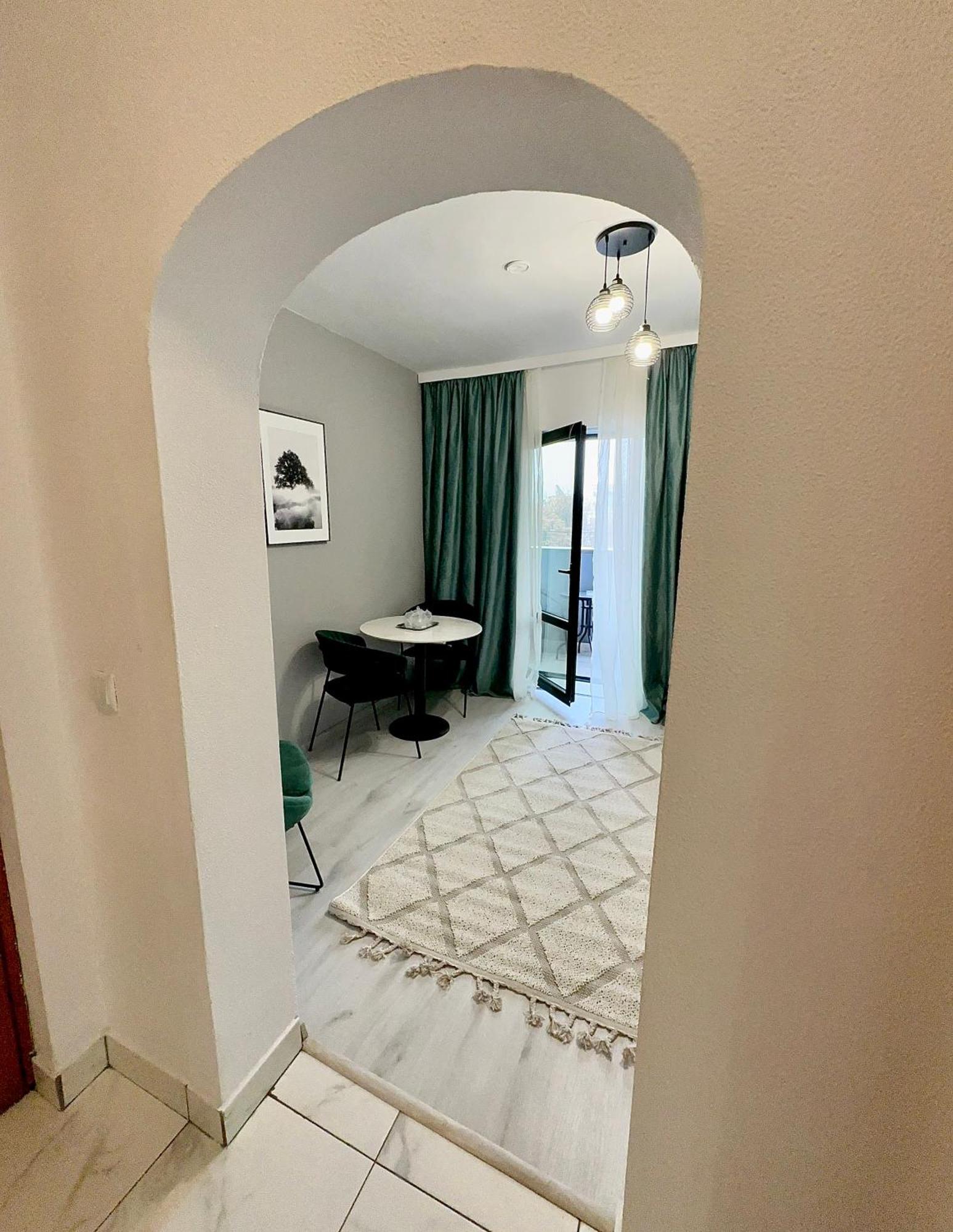 Hotel Green House Craiova Extérieur photo