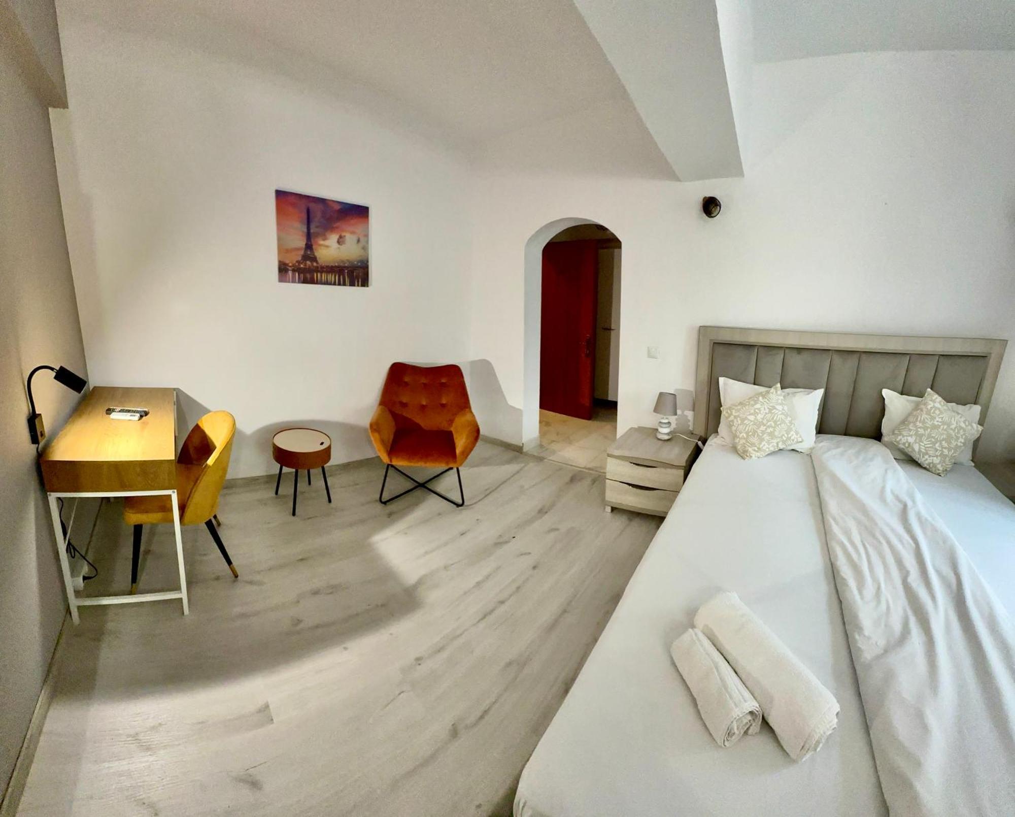 Hotel Green House Craiova Extérieur photo