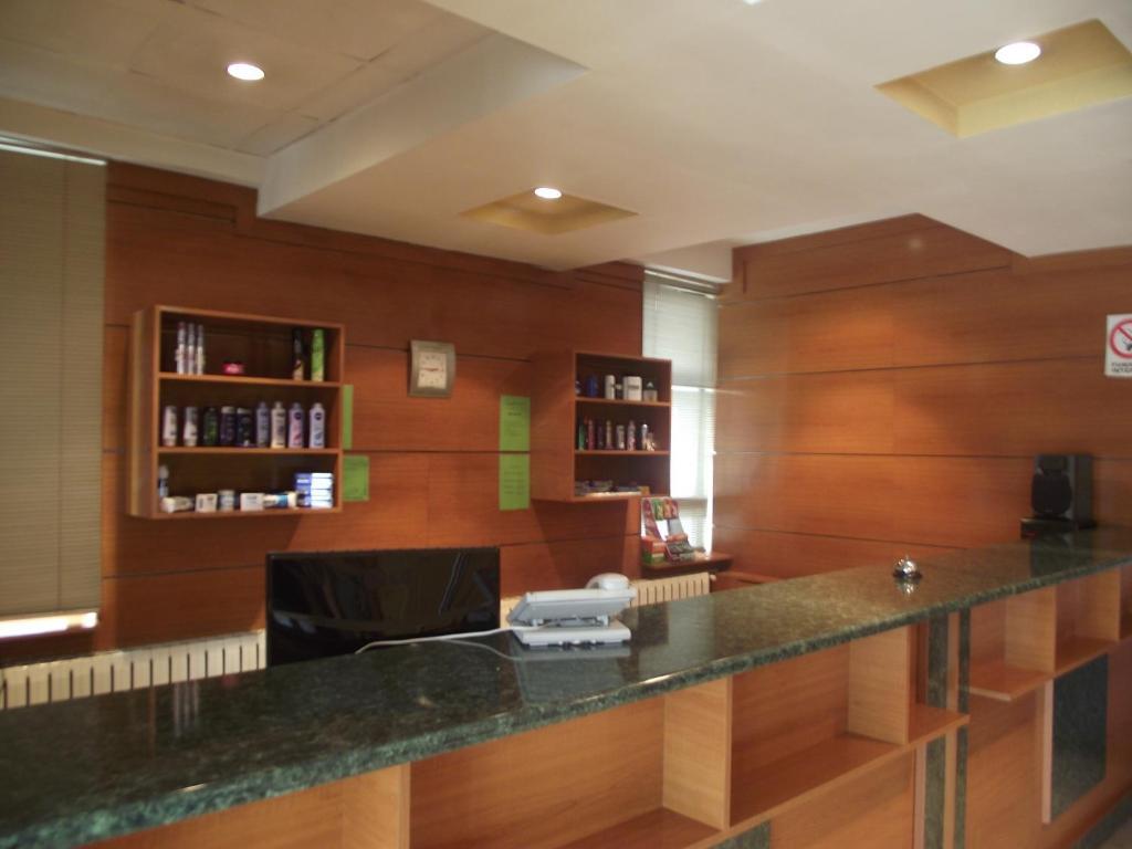 Hotel Green House Craiova Extérieur photo