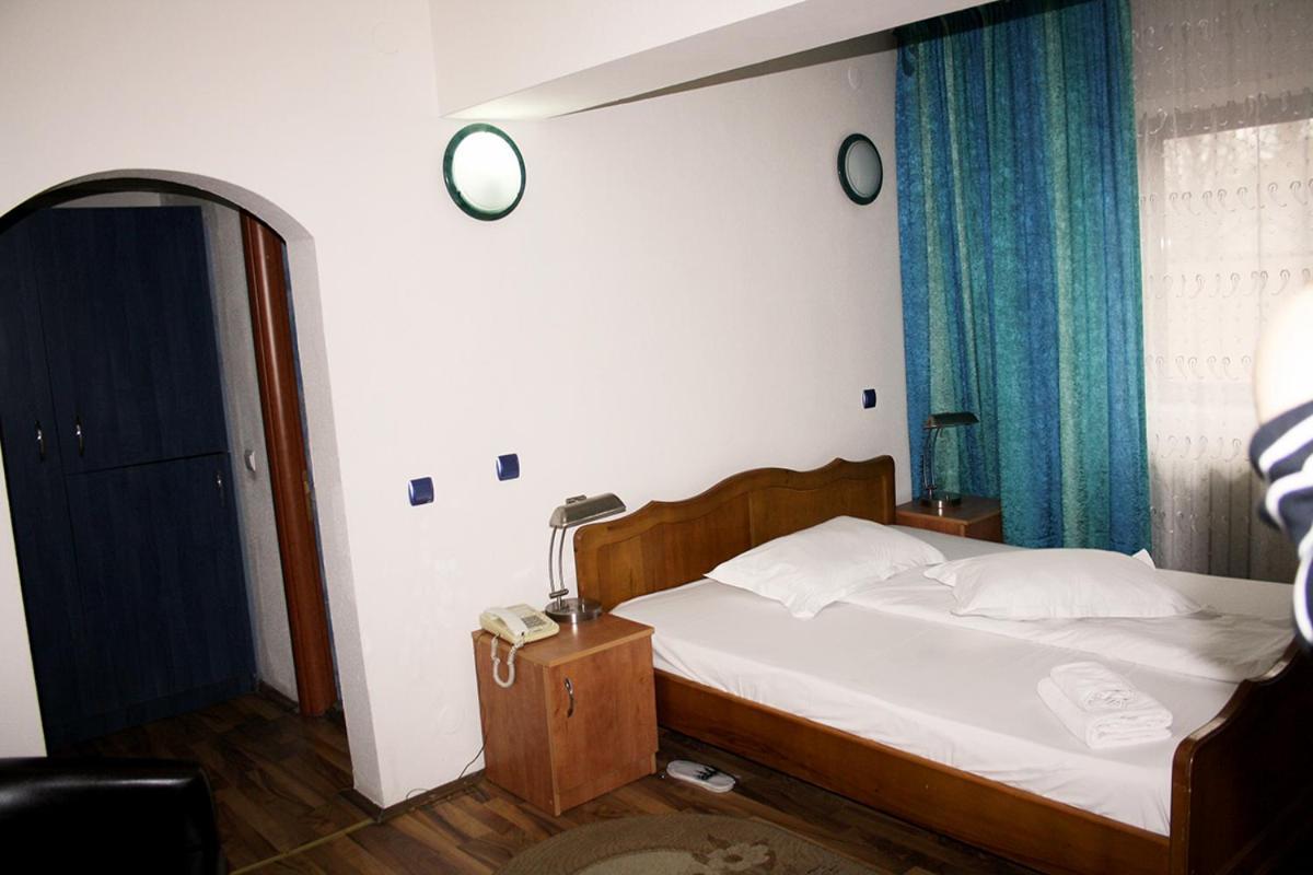 Hotel Green House Craiova Extérieur photo